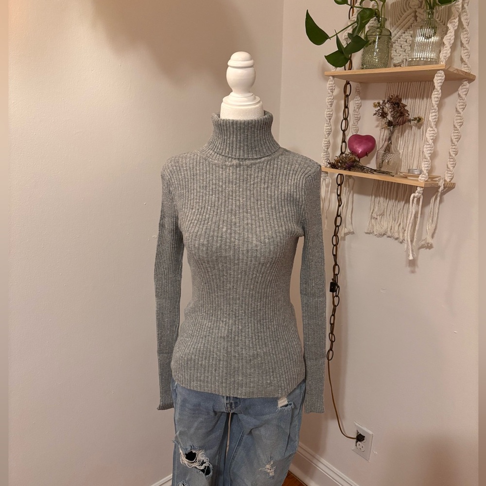 Forever 21 Gray Ribbed Turtleneck Sweater